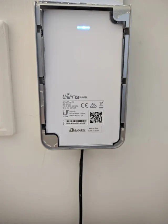 Access point WiFi. Cobertura WiFi estable en todo el inmueble.
