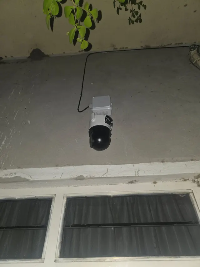 Cámara WiFi. Cámara WiFi fácil de instalar y ver desde el celular.