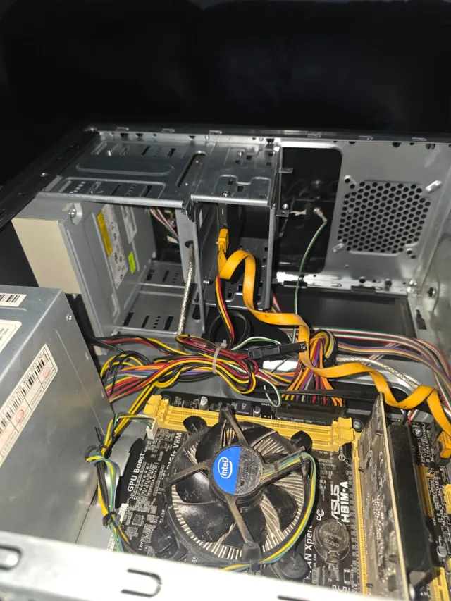 Mantenimiento de PC · Antes. Equipo de cómputo antes del servicio de mantenimiento.