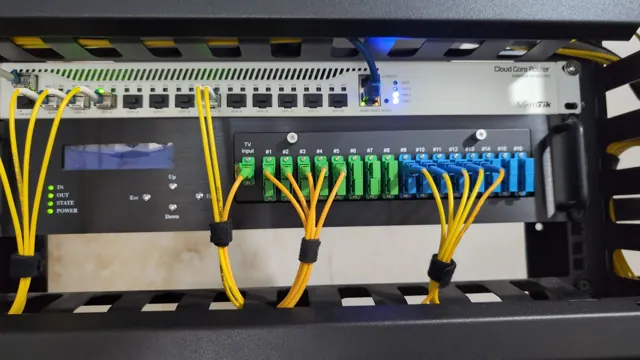 Rack de comunicaciones. Infraestructura de red para negocio u oficina.